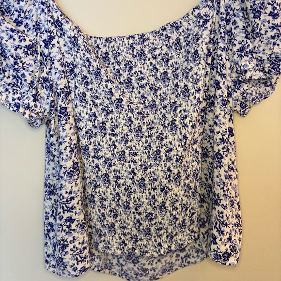 H&M Women’s Blue and White Floral Blouse with Cinched Sleeves Size XXL - Picture 7 of 9